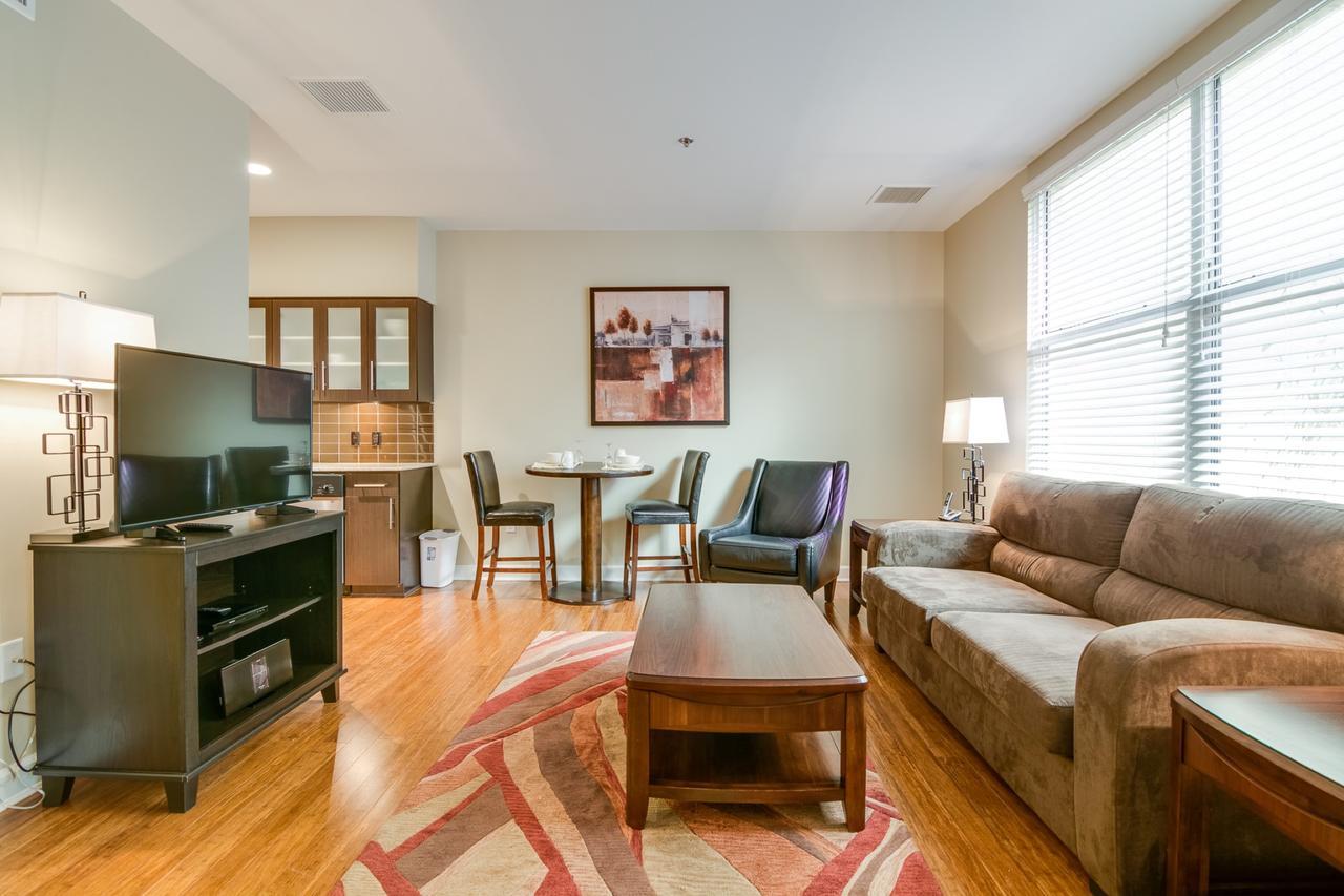 Bluebird Suites Near Autozone Park Memphis Room photo